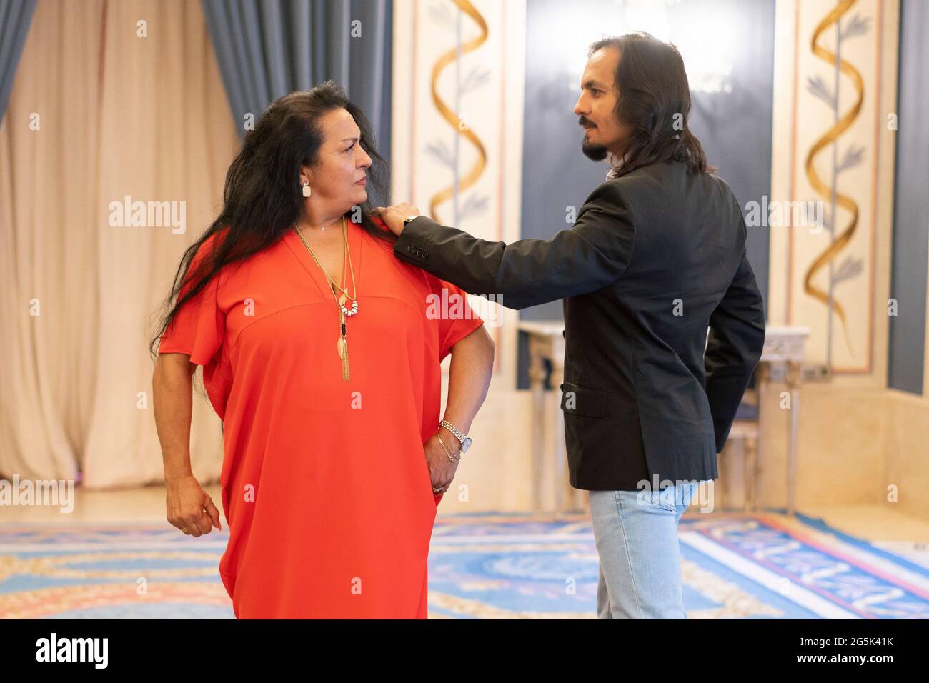 Il ballerino di flamenco Rosario Montoya Manzano, conosciuto come la Farruca, e il bailaor sevilliano Juan Manuel Fernandez Montoya, conosciuto come Farruquito, ballano durante la presentazione dello spettacolo 'Farruquito y amigos' al Teatro Real.in questo spettacolo Farruquito, incontra grandi amici e parenti per esprimere chi è e per mostrare il lato più personale di se stesso rivivendo la sua storia in flamenco. (Foto di Atilano Garcia / SOPA Images/Sipa USA) Foto Stock