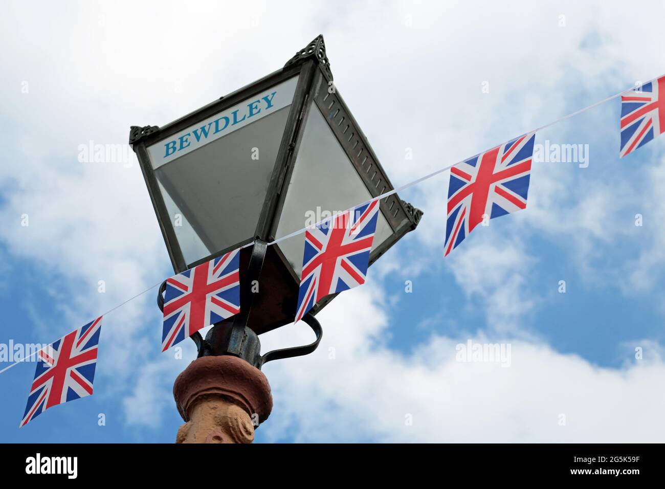 Union Jack che si accatastava alla stazione di Bewdley durante il fine settimana degli anni '40. Foto Stock