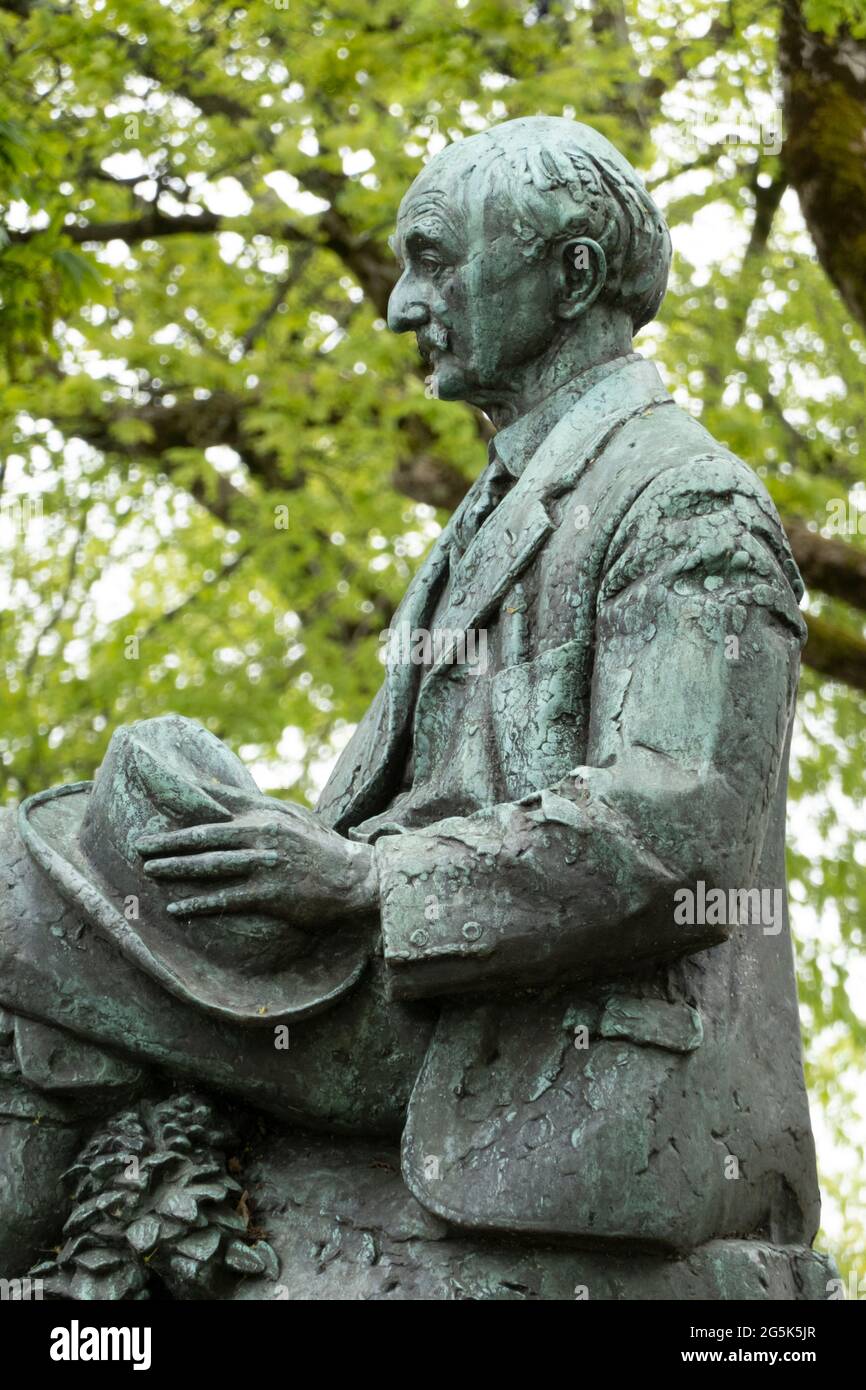 Statua del famoso romanziere Thomas Hardy, Dorchester, Inghilterra, Regno Unito, Europa Foto Stock