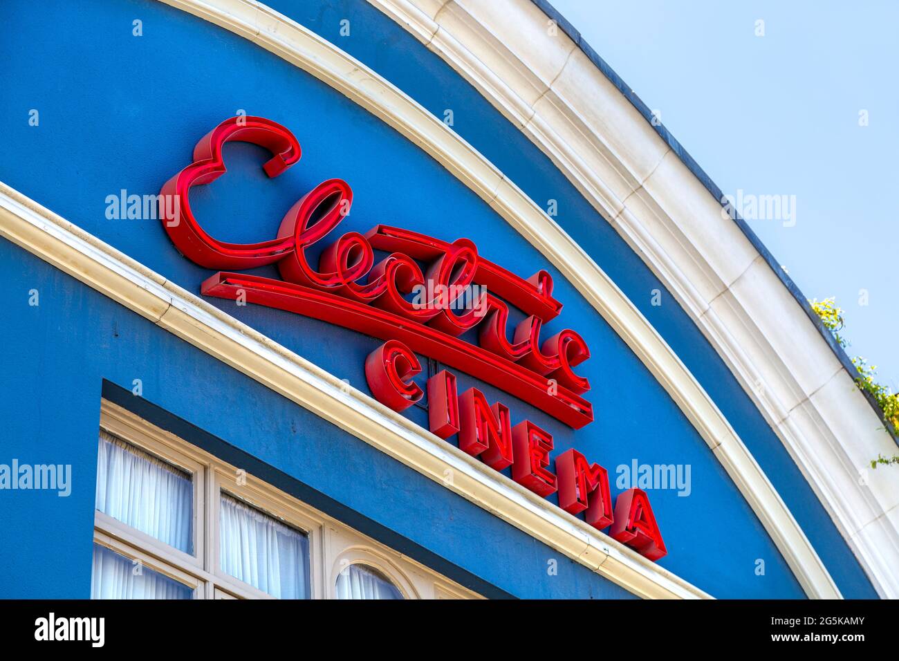 Cartello sulla facciata del cinema elettrico su Portobello Road, Notting Hill, Londra, Regno Unito Foto Stock