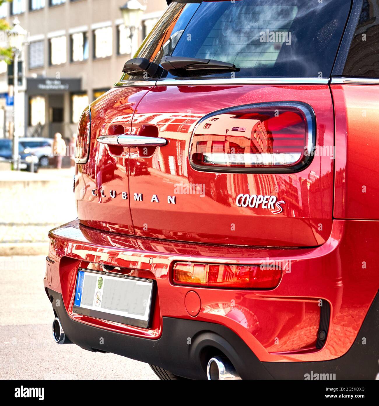 Vista posteriore di un Mini Cooper Clubman dal marchio Rover, che produce la tradizionale auto inglese sotto l'ombrello di BMW, Magdeburg, GE Foto Stock