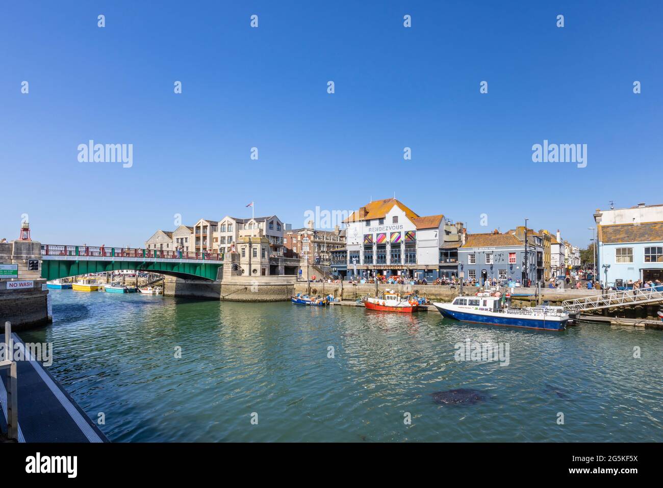 Il Town Bridge a Weymouth, una cittadina di mare e popolare località turistica sull'estuario del fiume Wey a Dorset, costa meridionale dell'Inghilterra Foto Stock