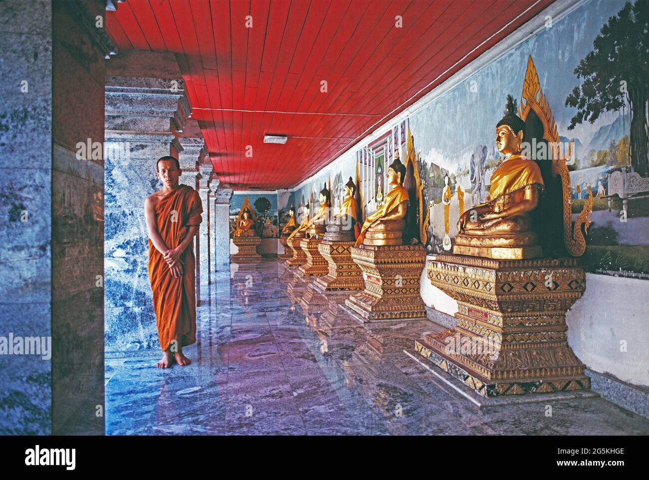 Thailandia. Chiang mai. Monaco al tempio di Wat Phra That Doi Suthep. Foto Stock