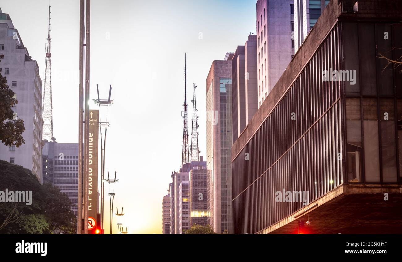 São Paulo, Brasile - Vista di Avenida Paulista e Museo Civico d'Arte Foto Stock