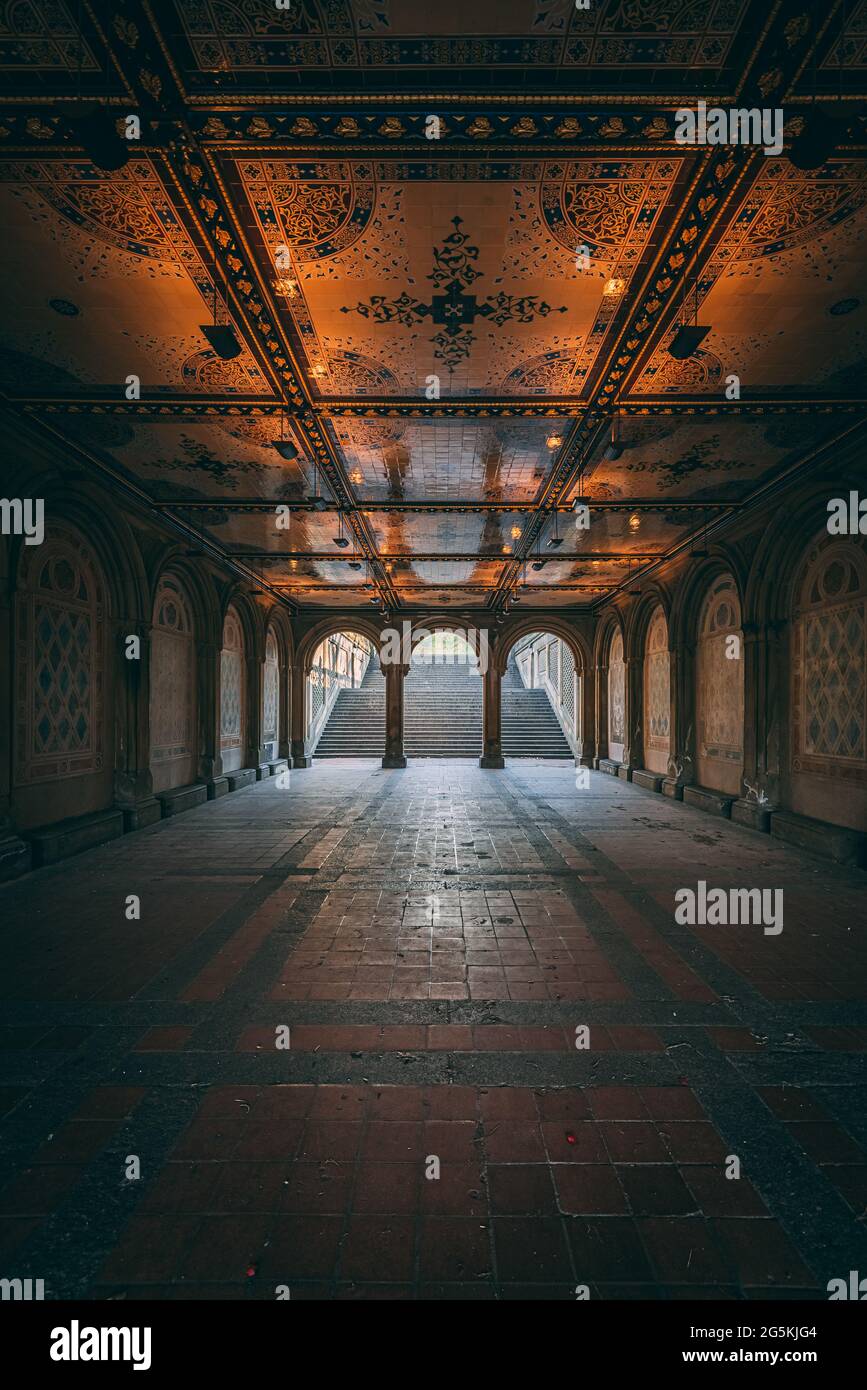 Sotto la terrazza di Bethesda, in Central Park, Manhattan, New York City Foto Stock