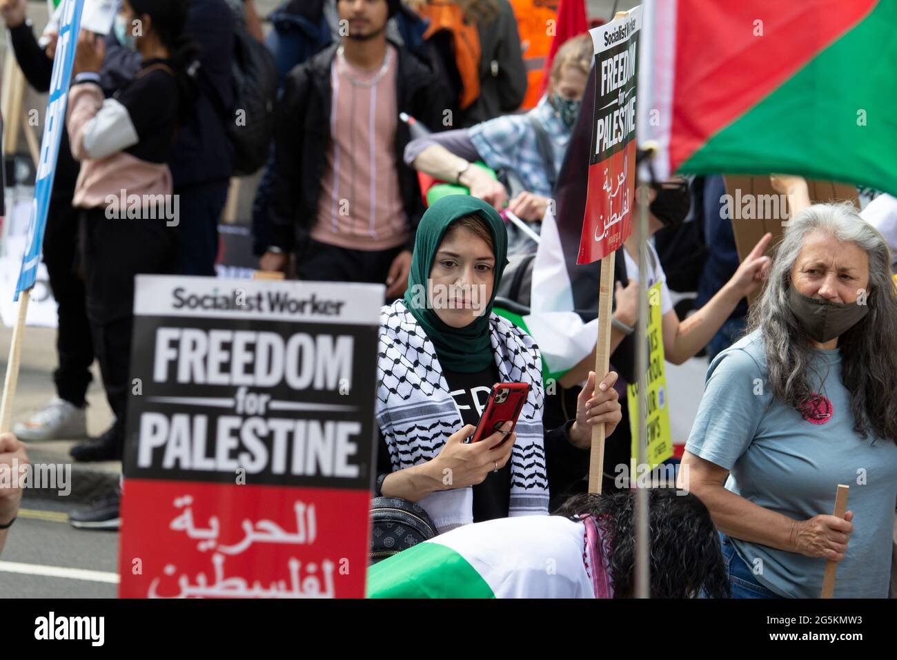Proteste di Londra, attivisti protestano nel centro di Londra alla dimostrazione nazionale dell'Assemblea popolare, manifestanti della Palestina libera Foto Stock