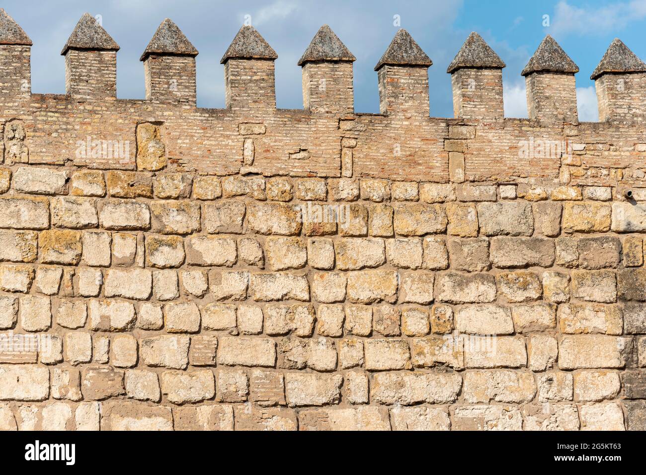 Muro con merli, Real Alcázar de Sevilla, Siviglia, Andalusia, Spagna, Europa Foto Stock