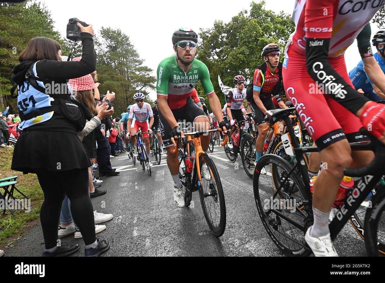 Tour de France 2021 Stage 3 , Lorient to Pontivy.28th June, 2021. Sonny Colbrelli (ITA) guida la prima collina della giornata durante la 3° tappa di gara. Credit: Peter Goding/Alamy Live News Foto Stock