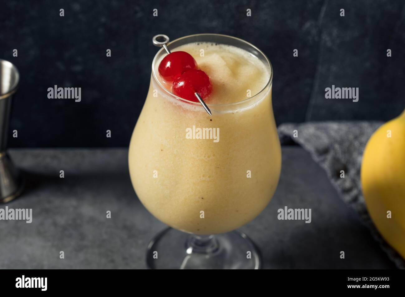 Cocktail Daiquiri Banana sporca fatto in casa con caffè e crema Foto Stock