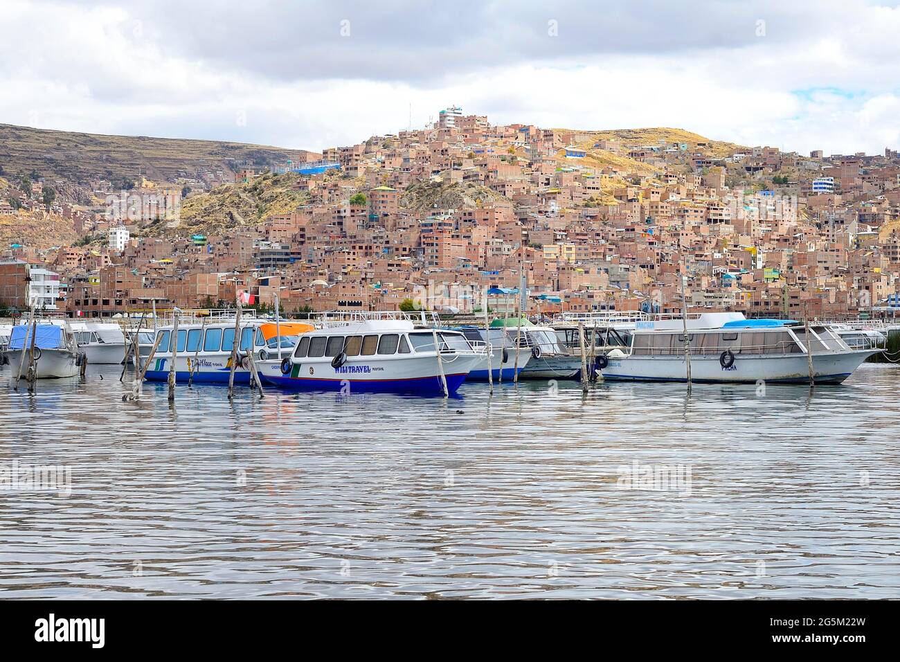 Navi nel porto di Puno, Lago Titicaca, Perù, Sud America Foto Stock
