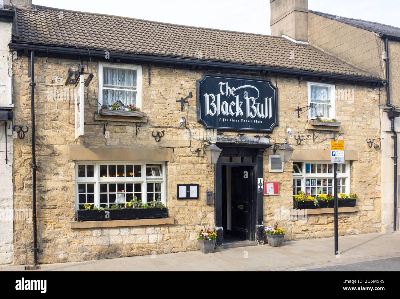 The Black Bull Pub, Market Place, Wetherby, West Yorkshire, Inghilterra, Regno Unito Foto Stock
