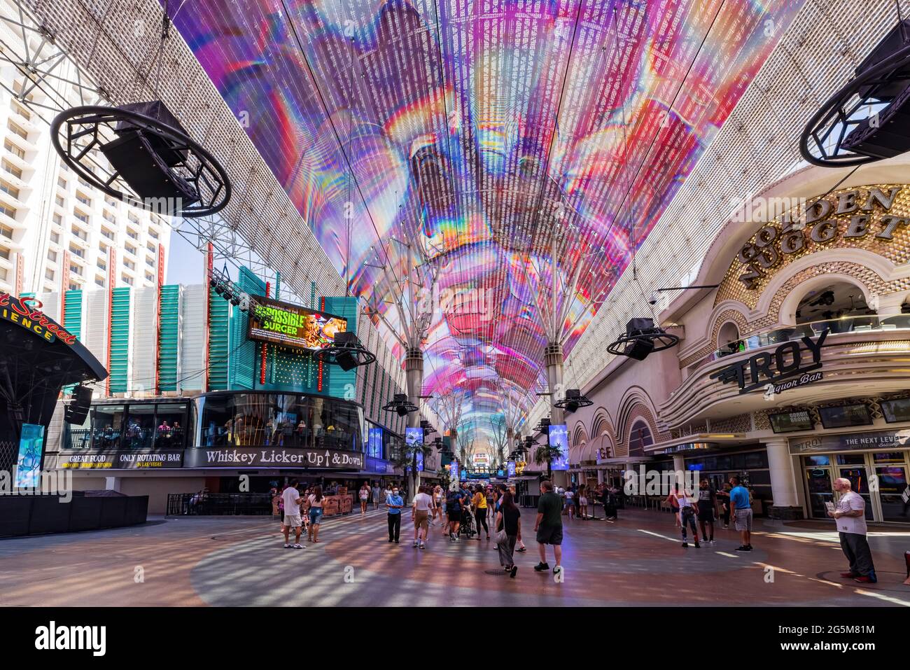 Las Vegas, 4 GIU 2021 - Vista mattutina dell'esperienza di Fremont Street Foto Stock