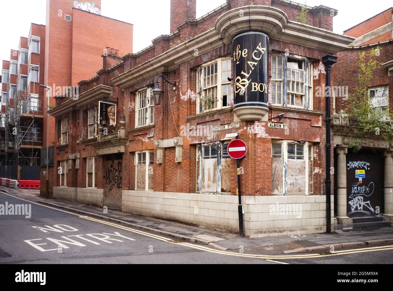 La casa pubblica abbandonata Black Boy nel mezzo di Leicester Foto Stock