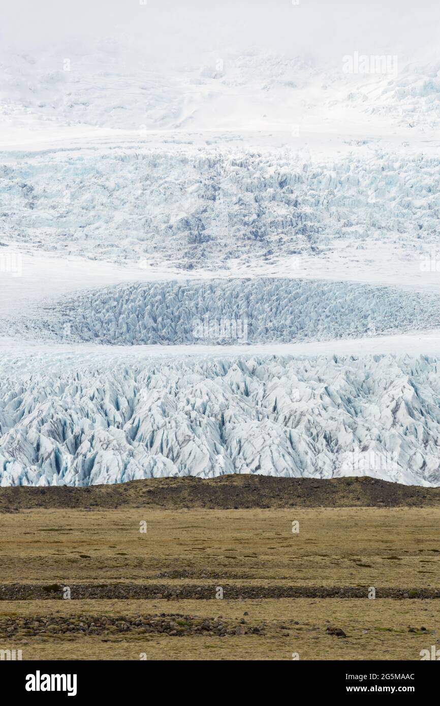 Bordo del ghiacciaio vicino alla circonvallazione nel sud dell'Islanda. Foto Stock