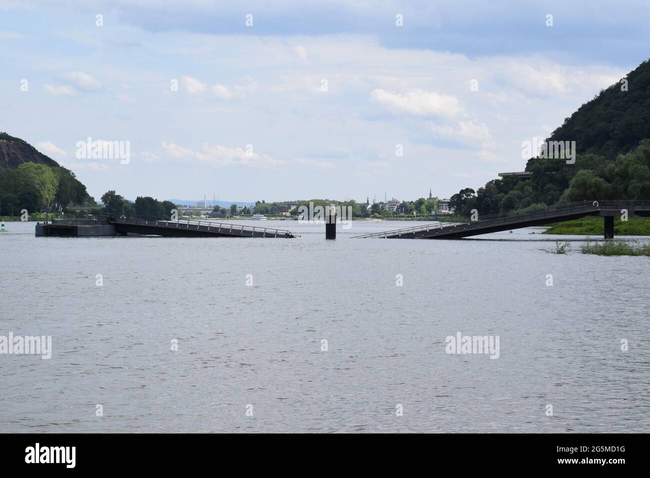 Il 28 giugno 2021 è crollato il ponte verso il geysir su Namedyer Werth Foto Stock