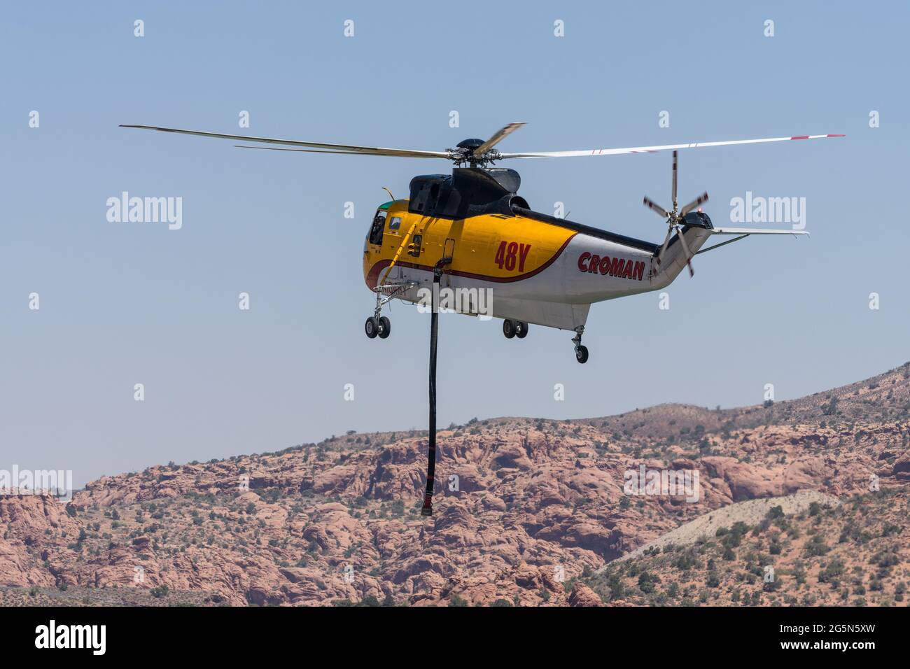 Un elicottero Sikorsky S-61 antincendio configurato per la soppressione aerea degli incendi e la lotta antincendio nello Utah. Foto Stock