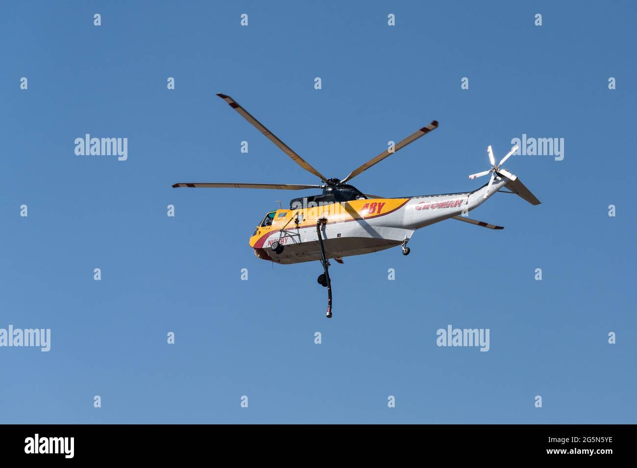 Un elicottero Sikorsky S-61 antincendio configurato per la soppressione aerea degli incendi e la lotta antincendio nello Utah. Foto Stock