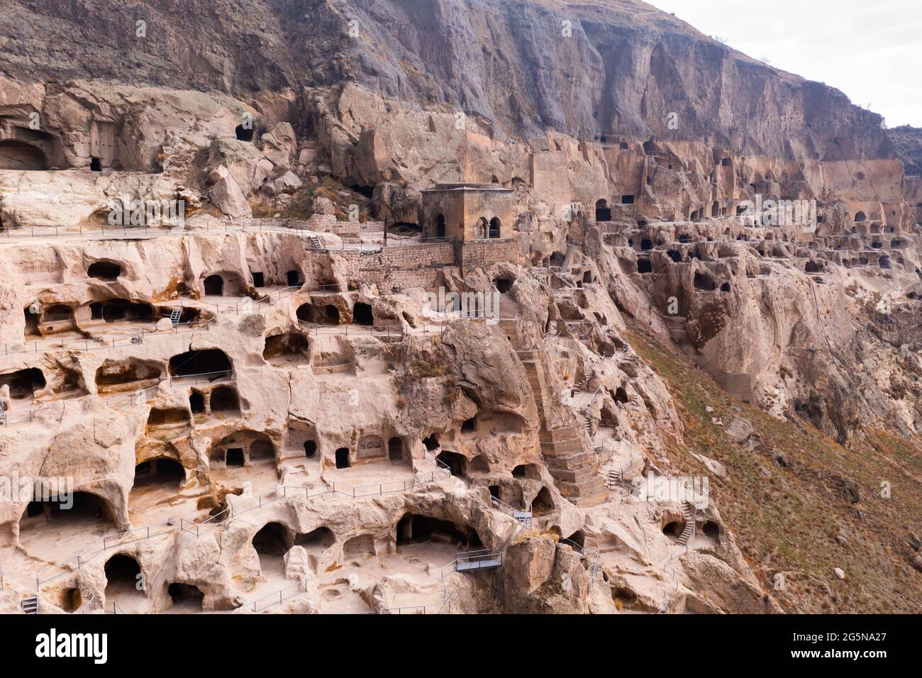 Vardzia grotta monastero strutture scolpite in montagna Foto Stock