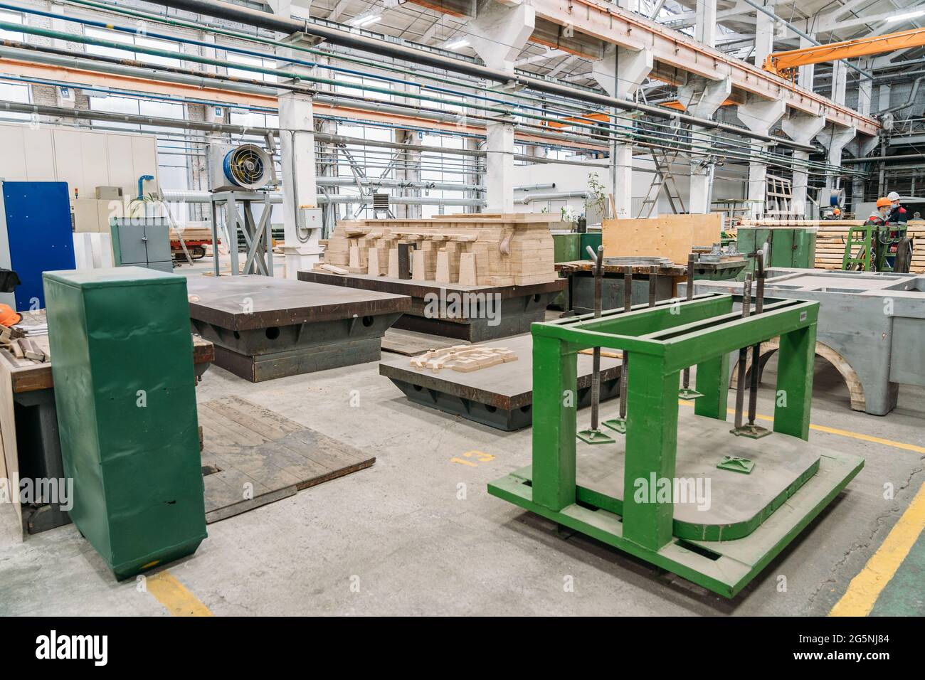 Laboratorio di lavorazione del legno in stabilimento, produzione  industriale di prodotti in legno Foto stock - Alamy