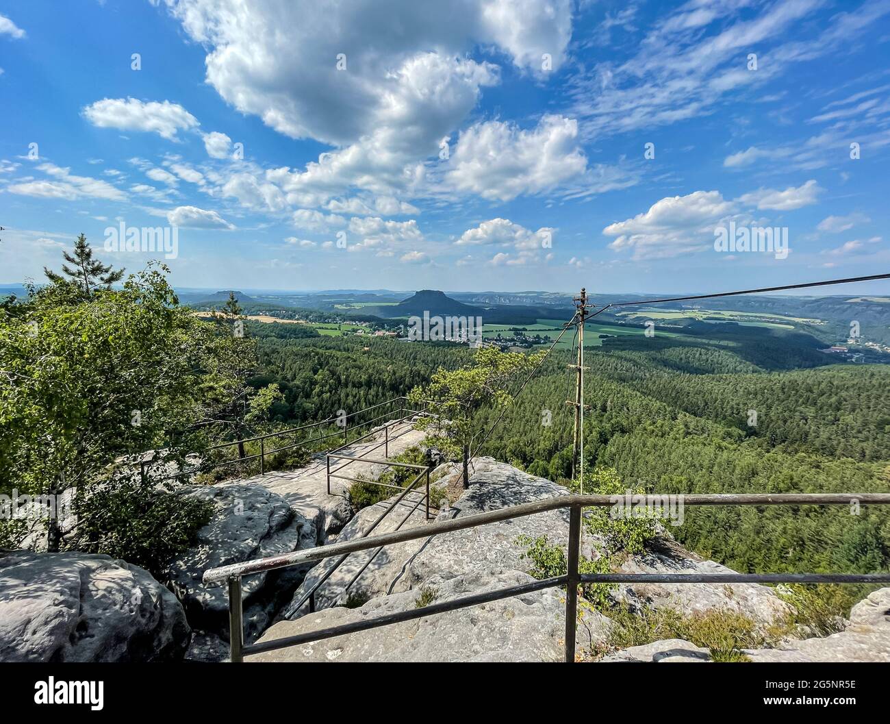 Vista dal Papststein sulla Svizzera sassone Foto Stock