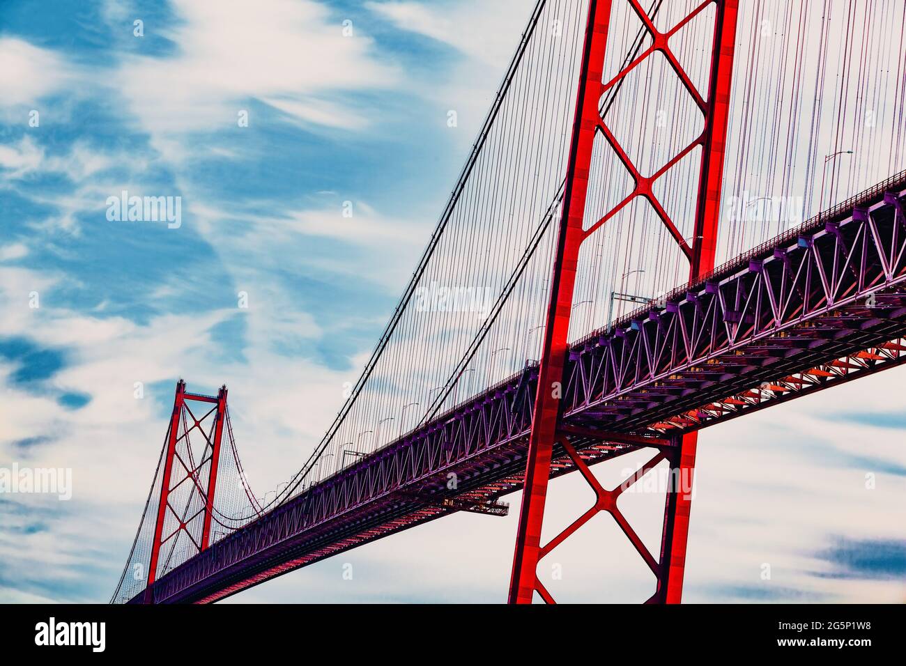 Ponte di metallo close-up sfondo astratto.caratteristiche architettoniche astratte.Ponte di Lisbona.Ponte di aprile 25 Foto Stock