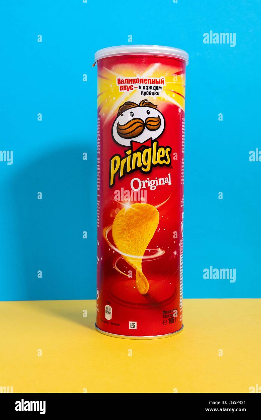 Tyumen, Russia-21 giugno 2021: I chip Pringles sono originali. Di proprietà  della Kellogg Company, Pringles è un marchio di patata sacco chips Foto  stock - Alamy