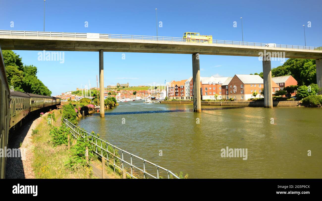 New Bridge, River Esk, Whitby, Inghilterra Foto Stock