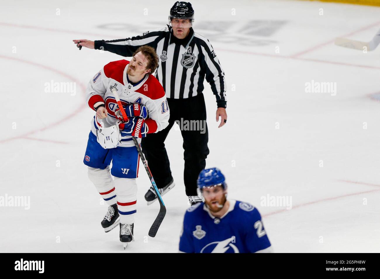 Montreal Canadiens ala destra Brendan Gallagher (11) va al box nel primo periodo durante il gioco 1 delle finali della Stanley Cup all'Amalie Arena di Tampa lunedì 28 giugno 2021. (Foto di Ivy Ceballo/Tampa Bay Times/TNS/Sipa USA) Foto Stock