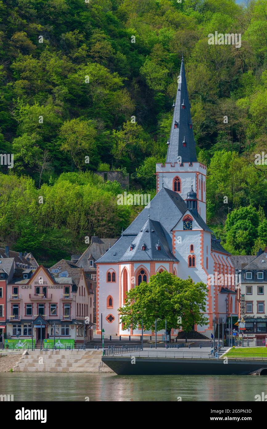 Vista sulla città di San Goar con la Chiesa evangelica Collegiata, alta Valle del Medio Reno, patrimonio dell'umanità dell'UNESCO, Rheineland-Palatinate Germania Foto Stock