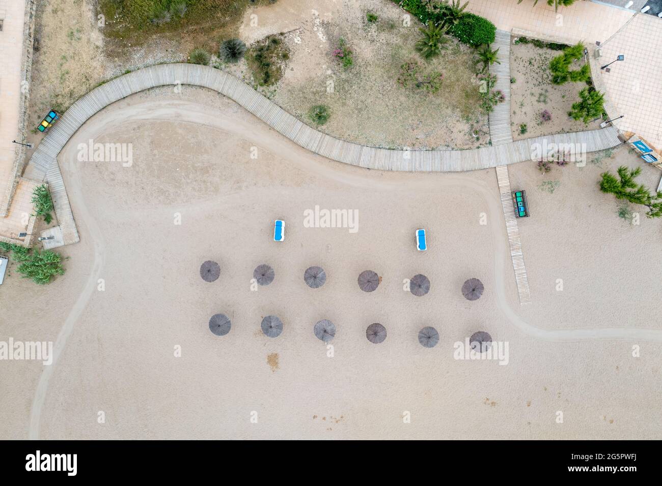 La foto del 4 giugno mostra la tranquilla spiaggia di Cala de Sant Vicent a Ibiza il Venerdì con pochissimi turisti sull'isola.le Isole Baleari sono state tenute fuori dalla lista verde e rimangono sulla lista ambra che ferma inglese vacanzieri.la prossima recensione è il 28 giugno. Foto Stock