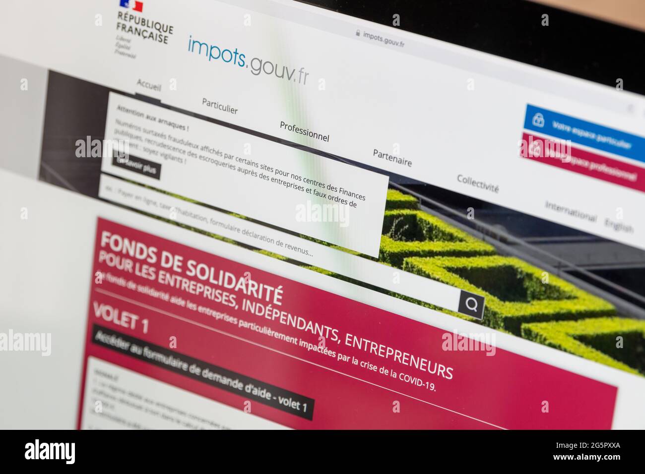 Parigi, Francia - 07 aprile 2021 : sito web delle imposte francesi su un computer. La gente francese è invitata a presentare la loro dichiarazione di imposta sul reddito in linea Foto Stock