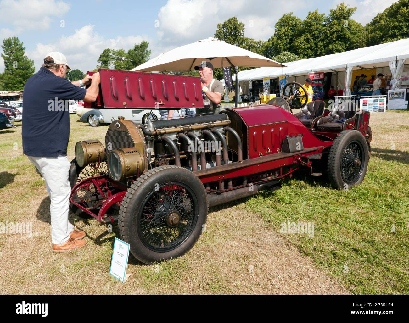 Il cofano è stato rimosso dal 1905, Fiat Isotta-Fanschini, al London Classic Car Show 2021 Foto Stock