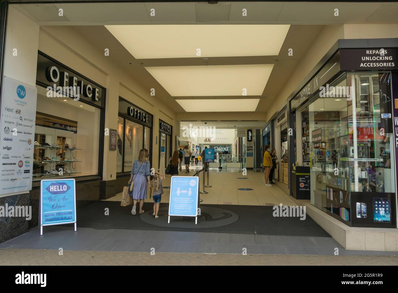 Ingresso di High Street al complesso commerciale Riverside Lincoln City 2021 Foto Stock