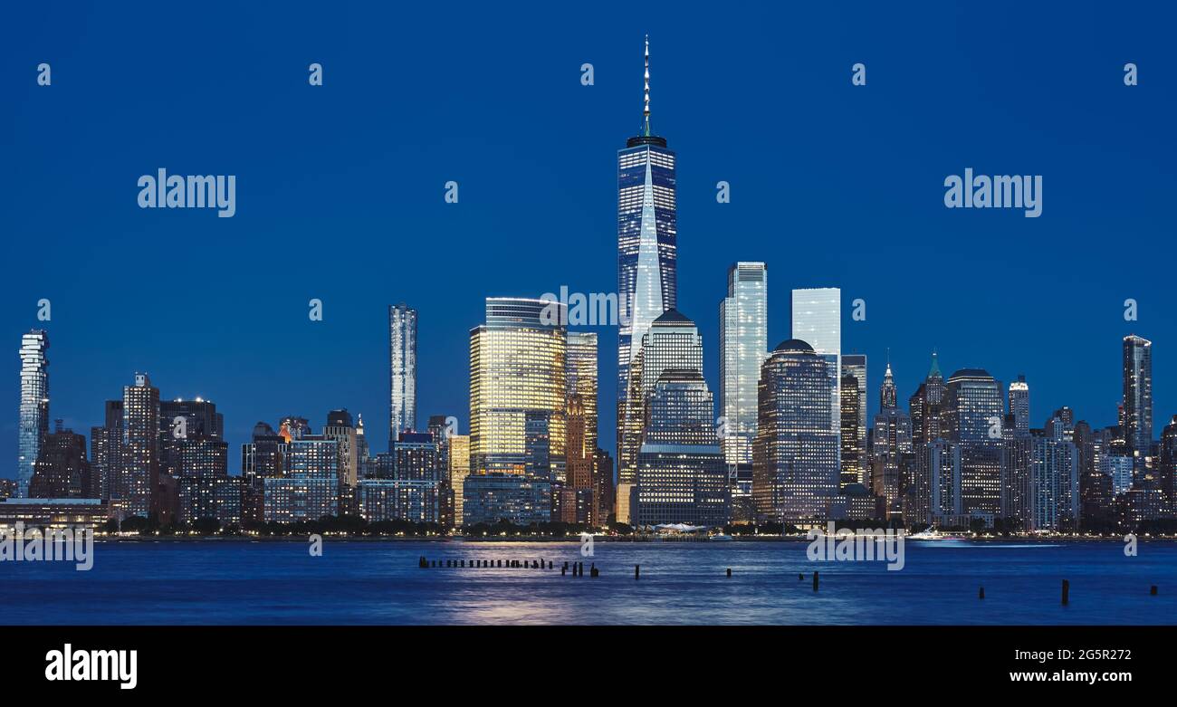 Skyline di Manhattan all'ora blu, New York City, USA. Foto Stock