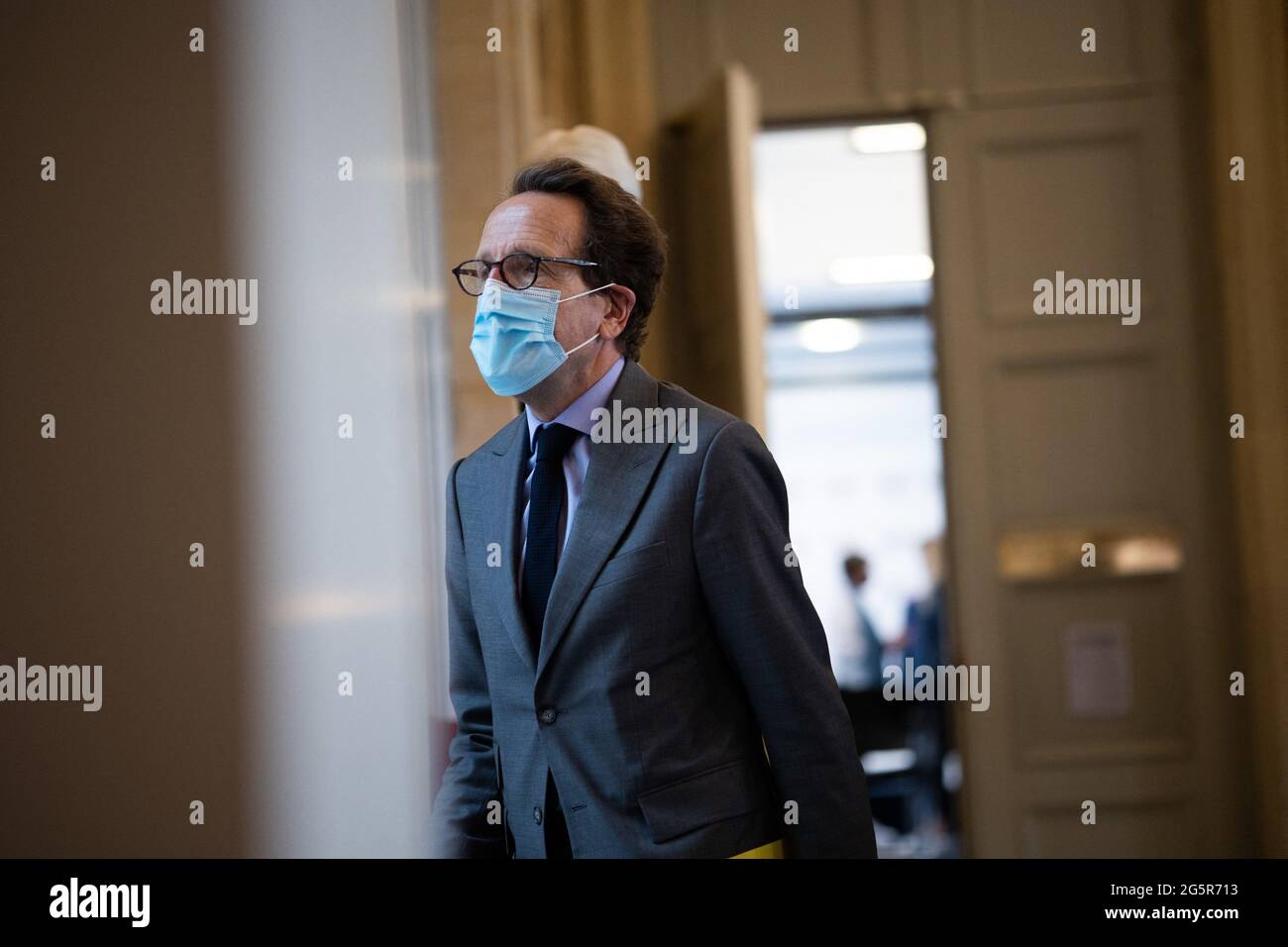 Il deputato LREM Gilles le Gendre arriva all'Assemblea Nazionale per una sessione di domande al governo. Parigi, Francia il 29 giugno 2021. Foto di Raphael Lafargue/ABACAPRESS.COM Foto Stock