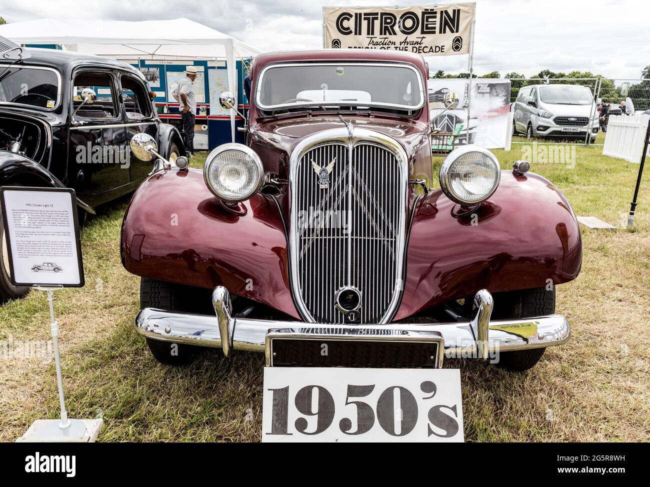 Una Classic Citroen Car degli anni '50 al Classic Car Show Syon Park 2021 Londra UK Foto Stock