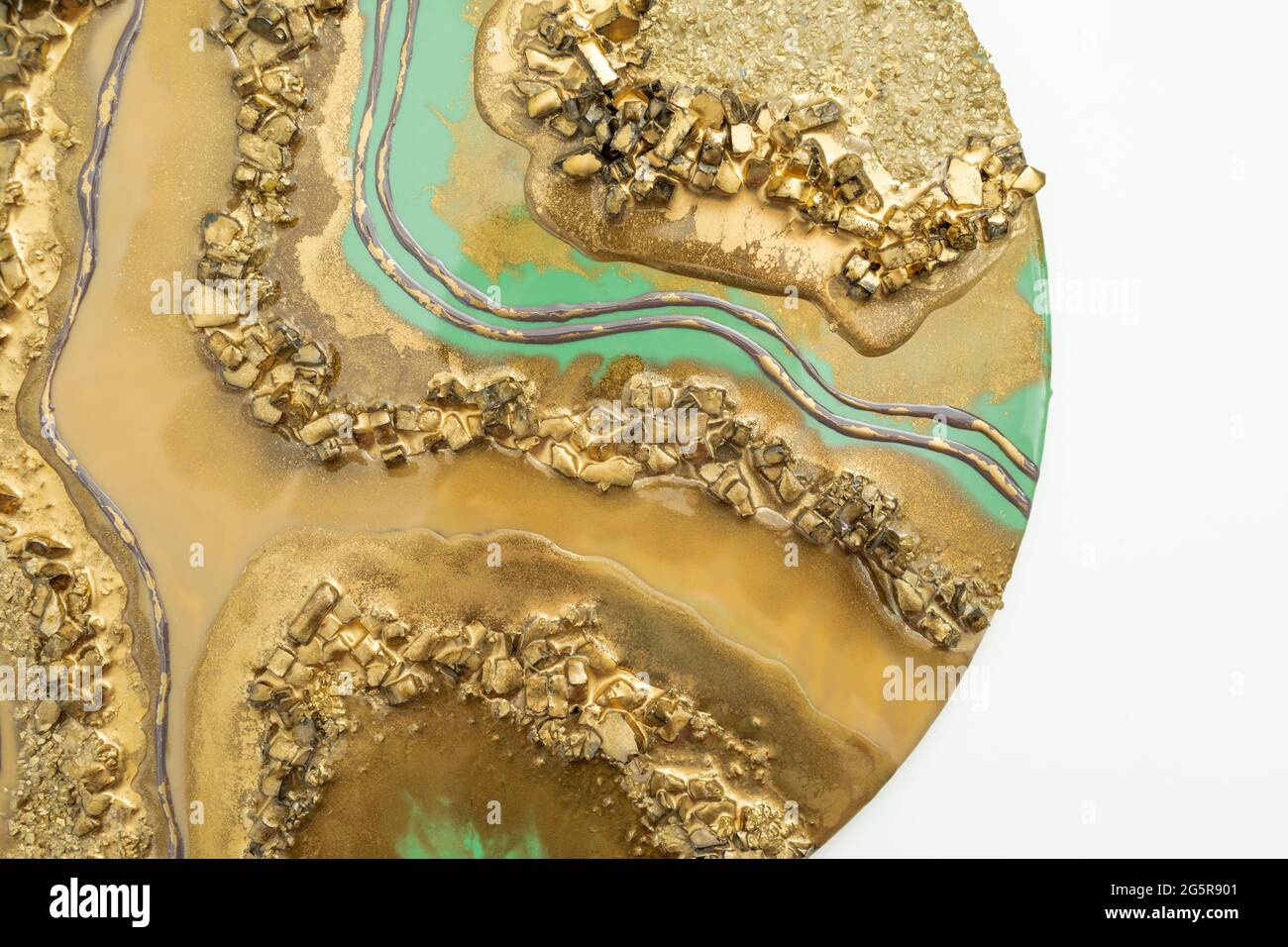 Pittura di Pound di resina con colori dorati e verdi con vetro. Foto Stock