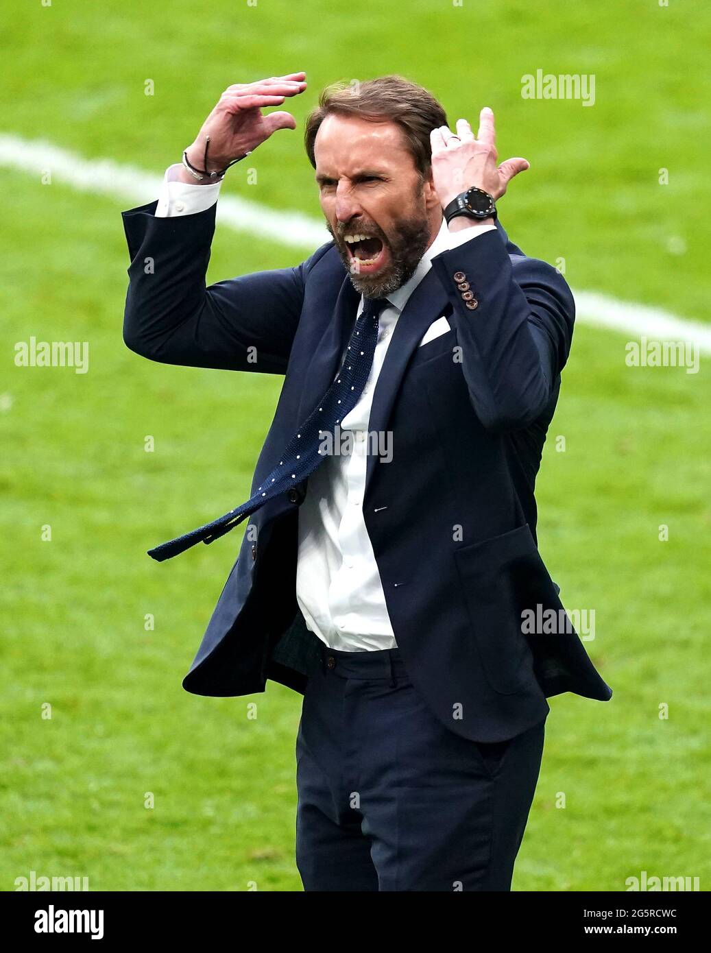 Il manager inglese Gareth Southgate celebra il secondo gol del suo fianco, segnato da Harry Kane durante il round UEFA Euro 2020 di 16 match al Wembley Stadium di Londra. Data immagine: Martedì 29 giugno 2021. Foto Stock