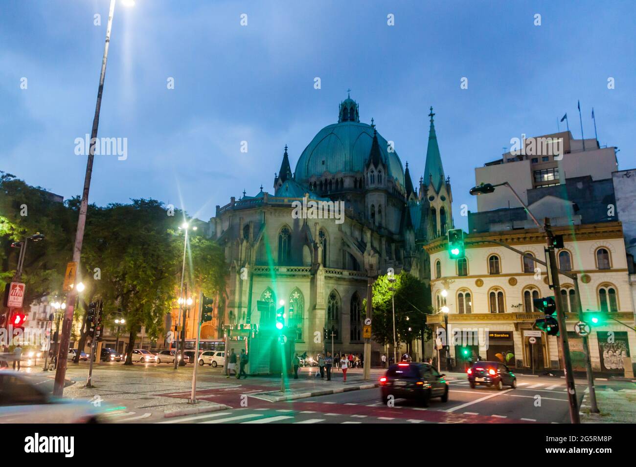 SAN PAOLO, BRASILE - 2 FEBBRAIO 2015: Vista serale della cattedrale di Catedral da se a San Paolo, Brasile Foto Stock