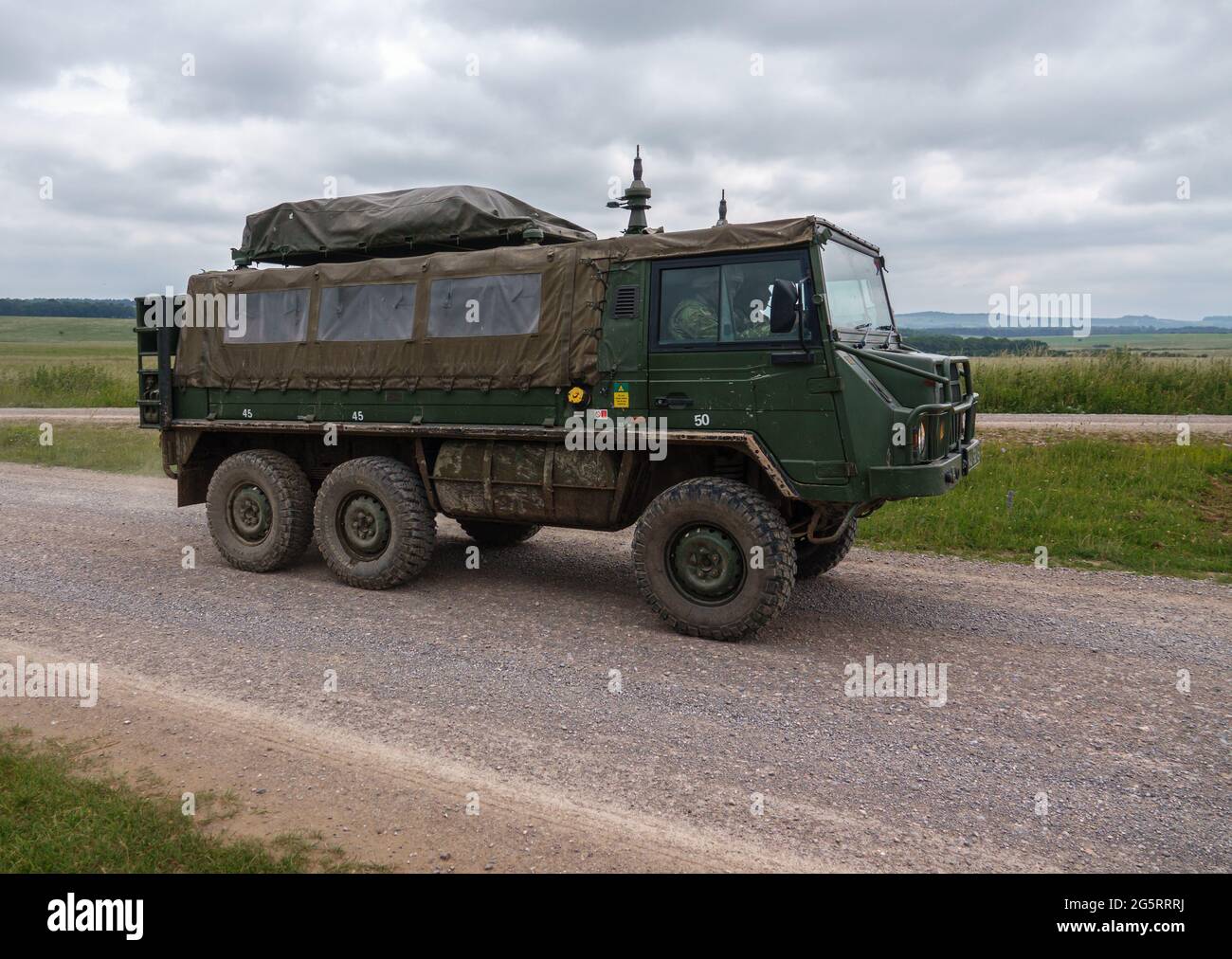 Un esercito britannico Steyr-Daimler-Puch - BAE Systems Pinzgauer ad alta mobilità 6x6 6WD 6 ruote motrici All-Terrain utilities vehicle on manovrs Salisbury Plain Foto Stock