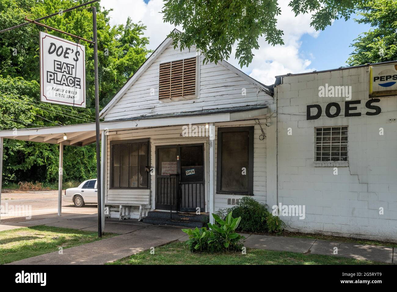 Doe’s eat place, Steakhouse, tamales caldi e torta al burro di arachidi, fondata nel 1941 da Dominick 'Big Doe' Signa a Greenville, Mississippi. Foto Stock