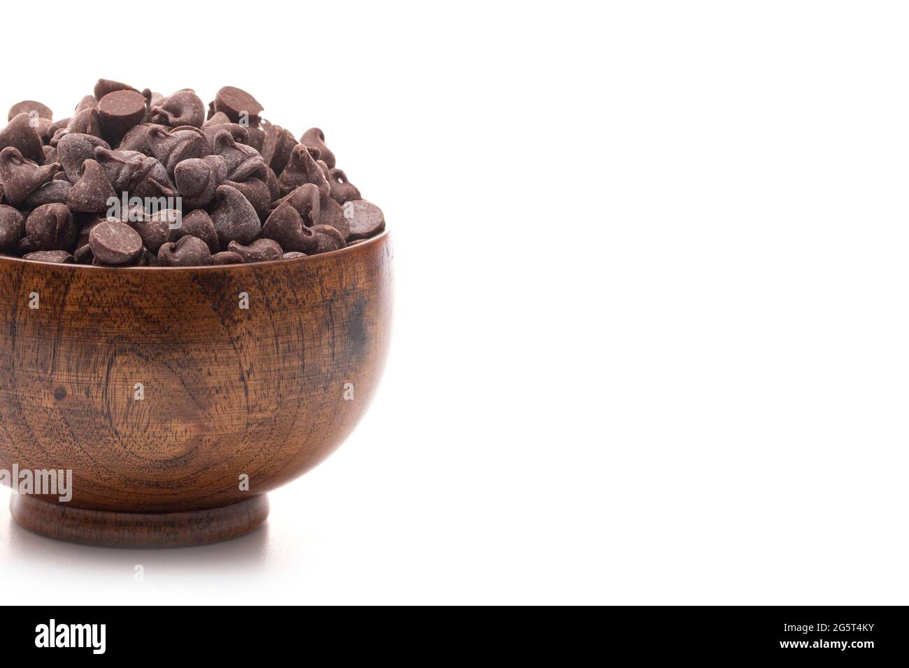 Una ciotola di cippi di cioccolato semi-dolce Foto Stock