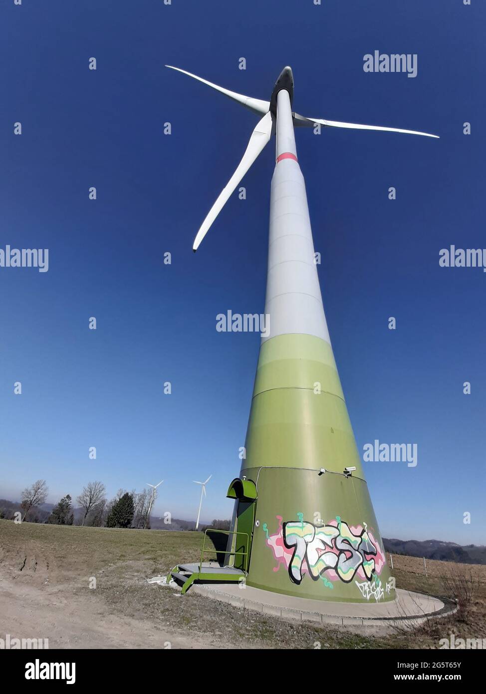Ruota a vento con graffiti, Germania Foto Stock