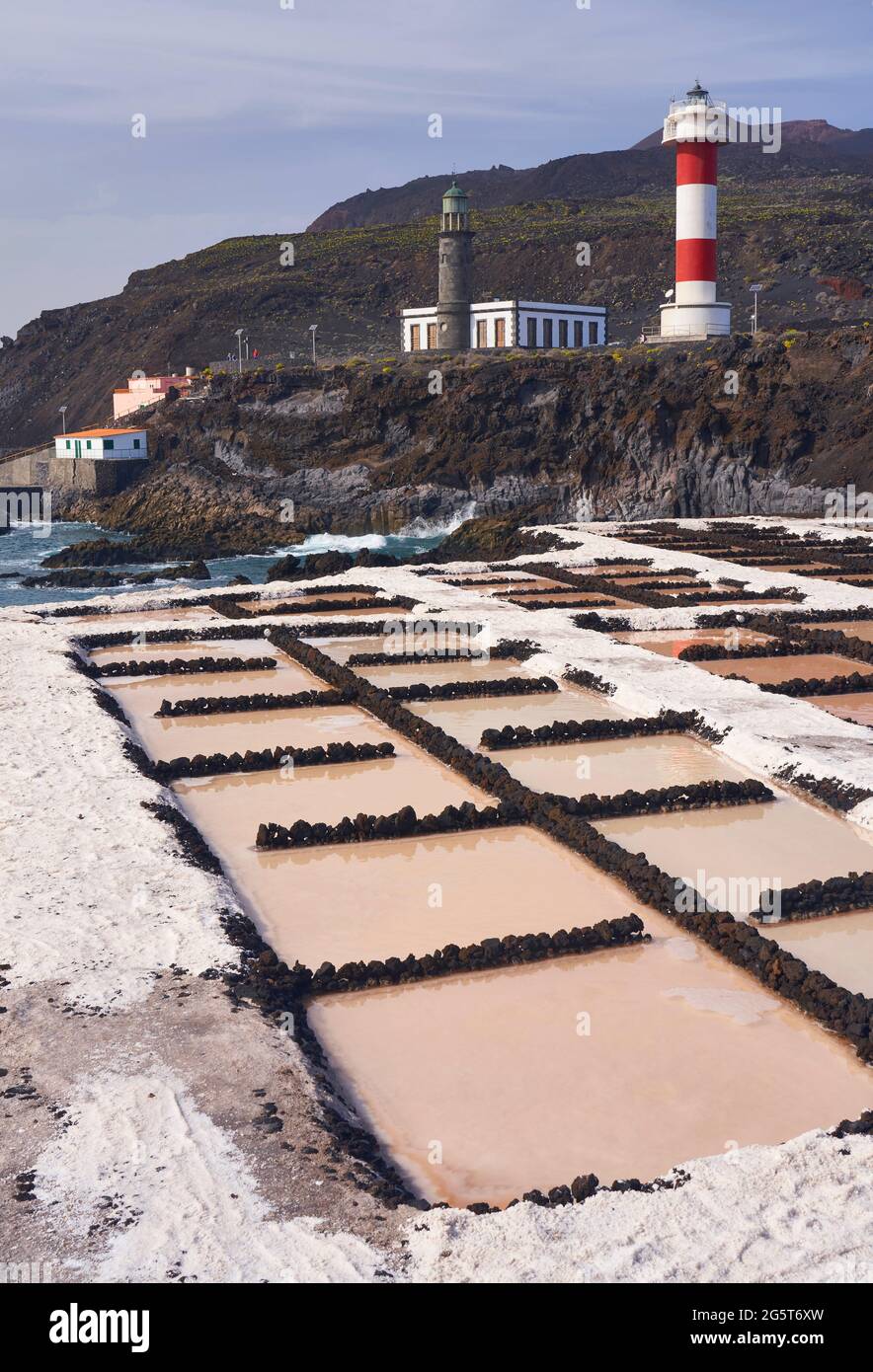 saline di Fuencaliente, l'acqua dell'Oceano Atlantico viene pompata nelle piscine di salatoia dove evapora e lascia indietro il sale. Nella Foto Stock