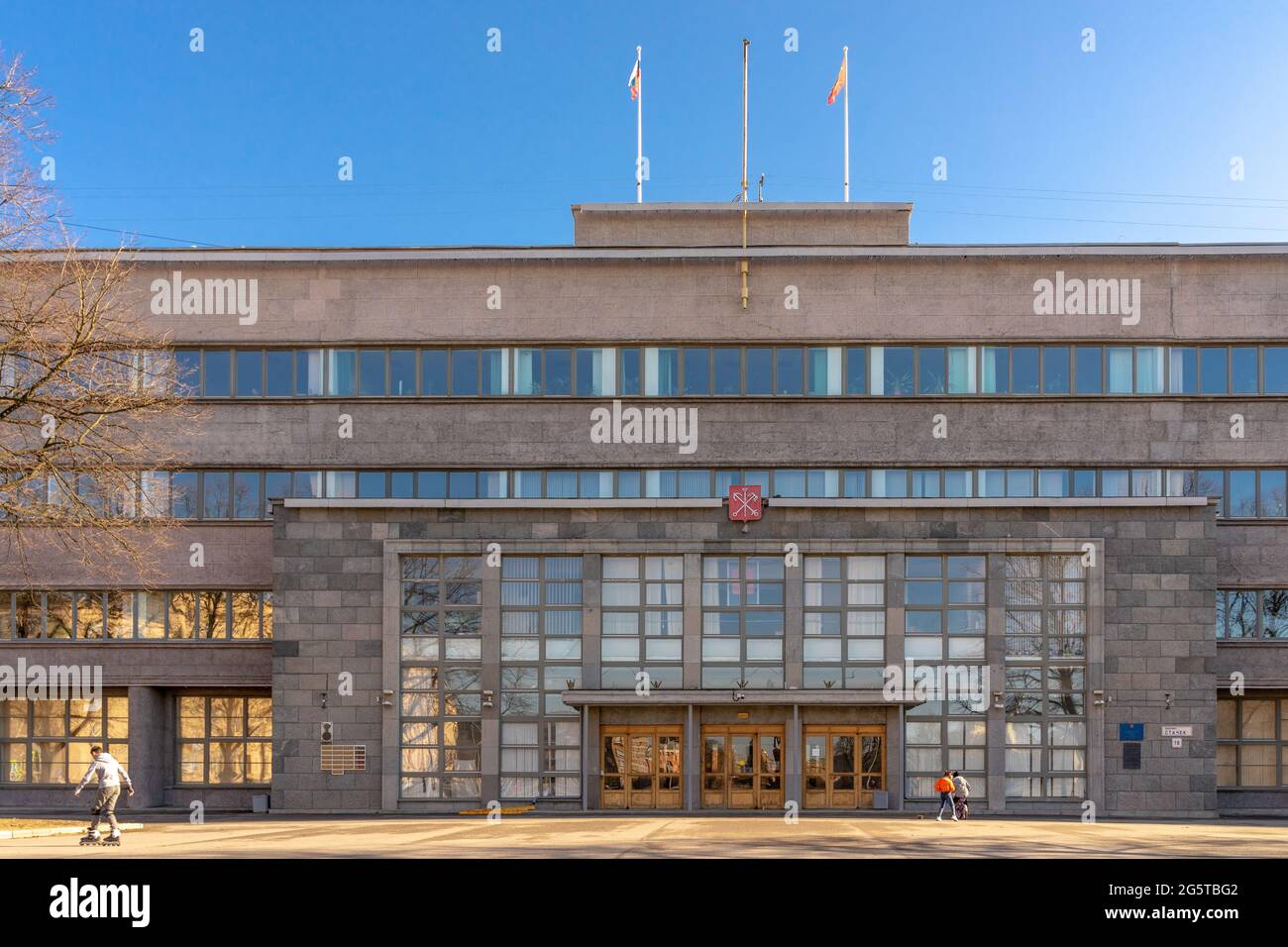 Fronte e ingresso alla Casa dei Soviet del distretto di Narvsly, architetto Trotskiy, 1930-1935, stile costruttivista, San Pietroburgo, Russia Foto Stock