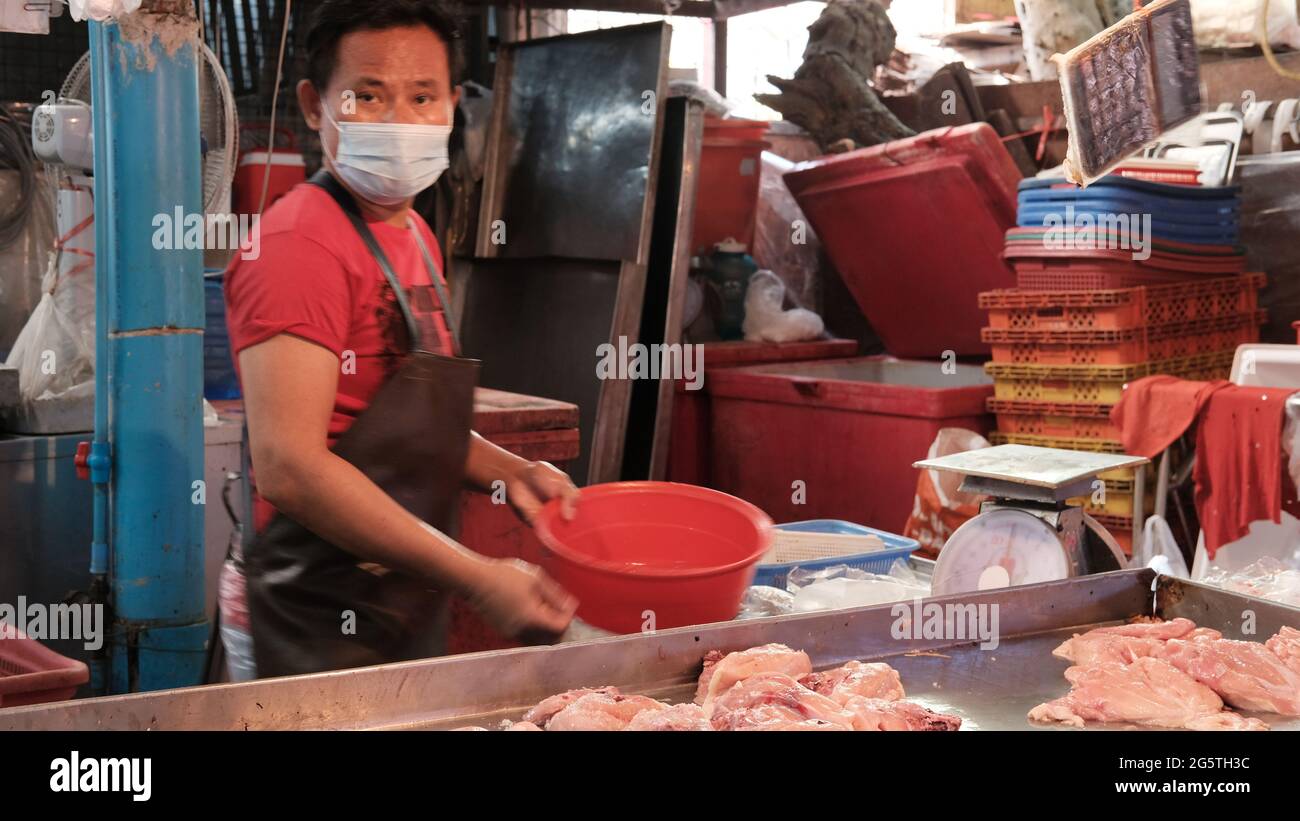Klong Toey Market Wholesale Wet Market Bangkok Thailandia il più grande centro di distribuzione alimentare nel sud-est asiatico Foto Stock