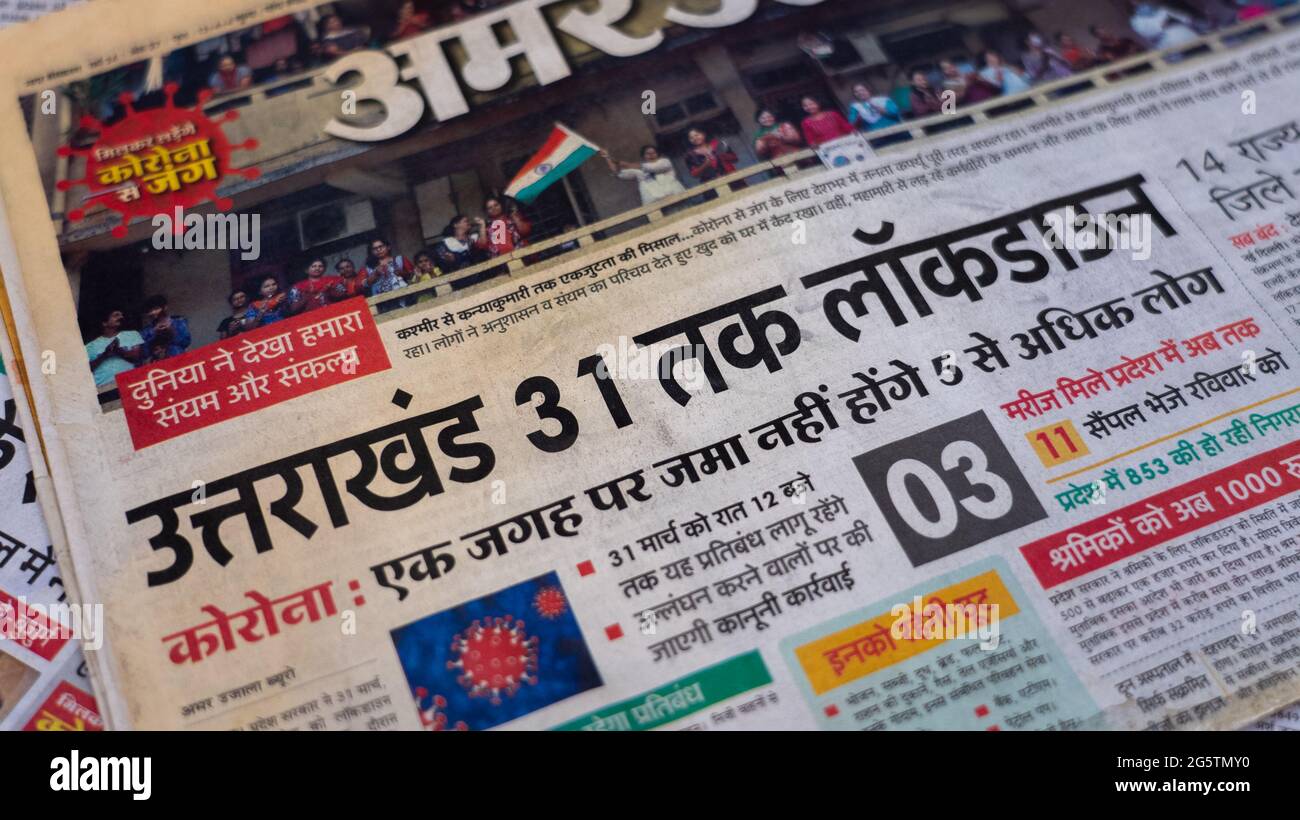 Dehradun, Uttarakhand India 28 giugno 2021. Hindi, Coronavirus COVID-19 News Headline nel giornale dell'India. Titoli del mese Marzo, Aprile 2020. Foto Stock