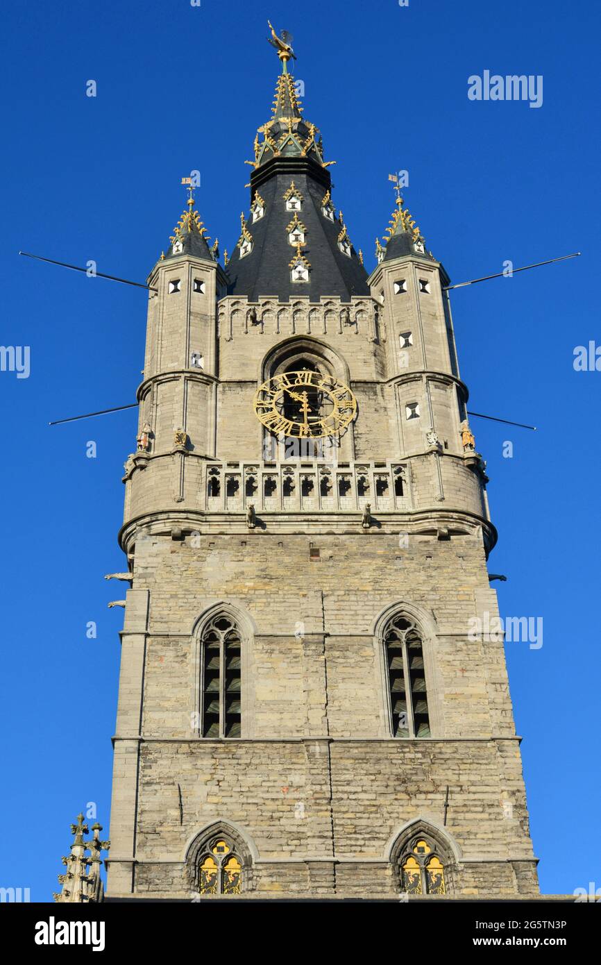 BELGIO. FIANDRE. GAND. IL CAMPANILE (XIV SECOLO). ALTA 95 METRI, È UNA DELLE 'TRE TORRI' DEL CENTRO STORICO DI GAND CON I CAMPANILI Foto Stock