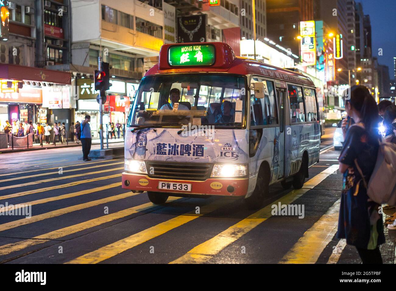 Mong Kok, Kowloon, Hong Kong - 14 OTTOBRE 2017 : trasporto pubblico su Argyle Street e Nathan Road, Kowloon, Hong Kong il 14 Ottobre 2017. Foto Stock