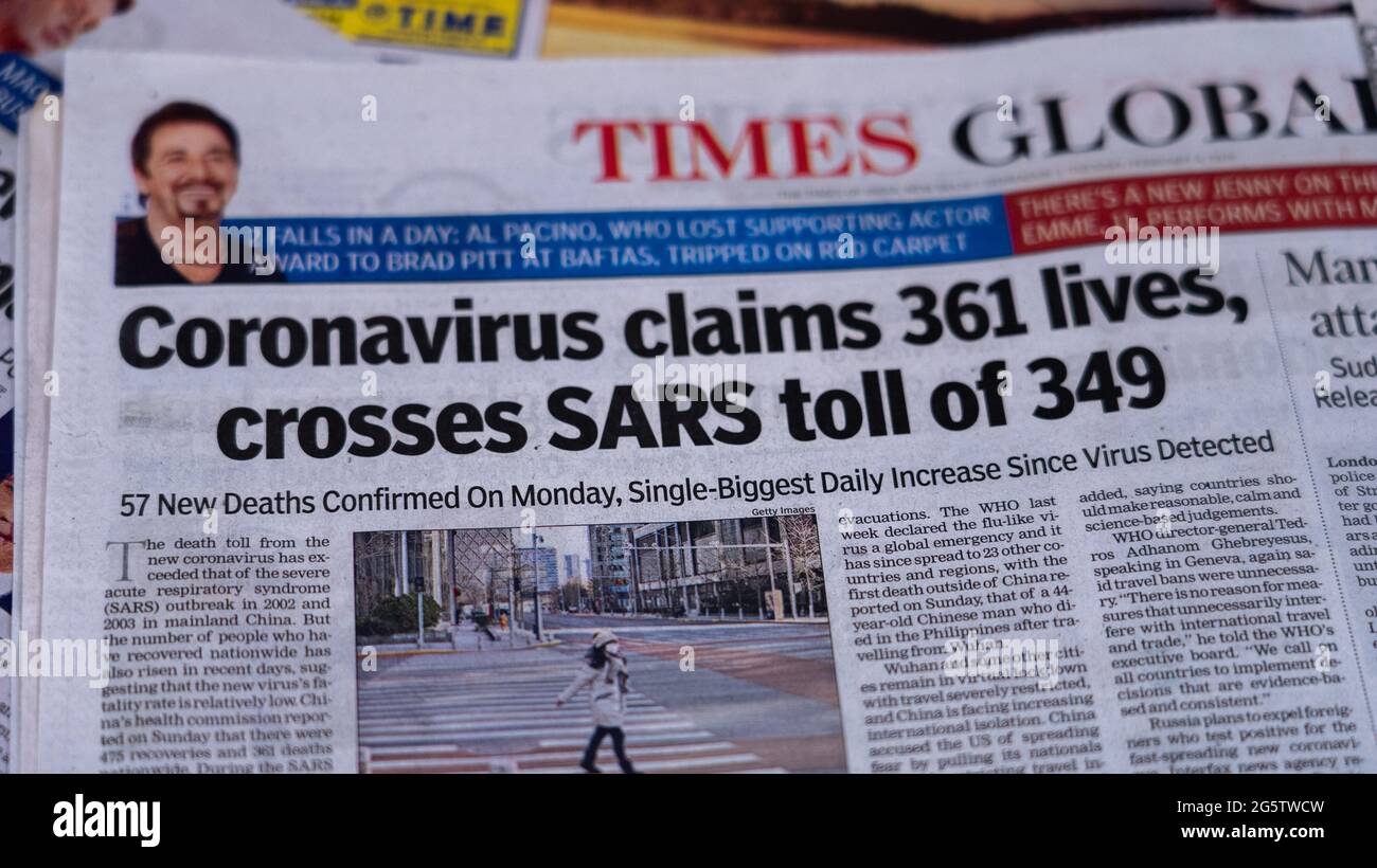 Dehradun, Uttarakhand India 28 giugno 2021. Coronavirus COVID-19 News Headline nel giornale dell'India. Titoli del mese Marzo, Aprile 2020. Filmati 4k di alta qualità Apple prores 422 60p. Foto Stock